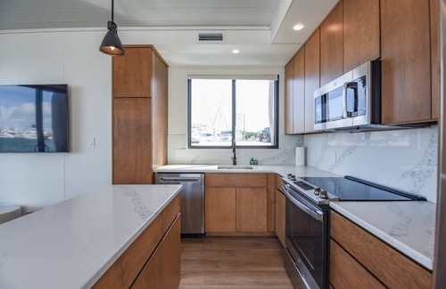 Key West Boat Rental | Waterfront & Heated Pool - Awai's Floating Villa