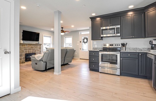 Charlestown House | Waterfront Historical District Home Near River