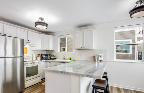 Rollingbay House | Waterfront home on Puget Sound with Mt. Rainier/Mt. Baker view & beach access
