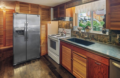 Sandpoint House | Waterfront home in Sagle with a dock, hot tub, and large lawn for families