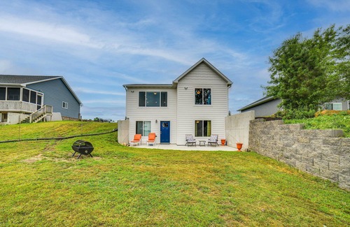 Hamlin County House | Waterfront Home in Lake Norden w/Dock & Ramp!