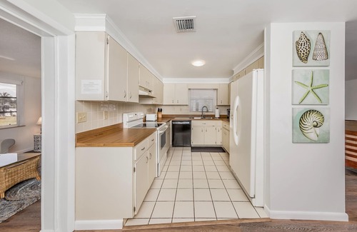 Overbrook Gardens House | Waterfront Home on Forked Creek by Manasota Key