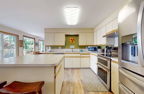 Greenbank House | Waterfront home on Saratoga Passage with amazing view, deck & beach access