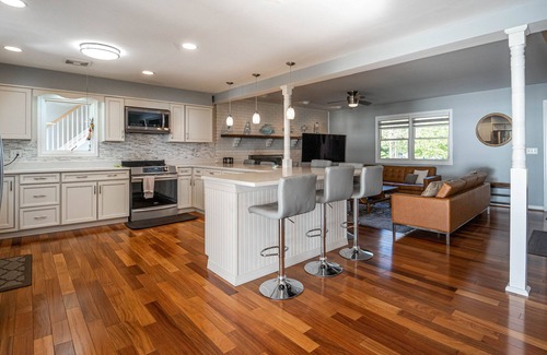 Stevensville House | Waterfront Home on the Chesapeake Bay with Pier only 30 min from naval academy
