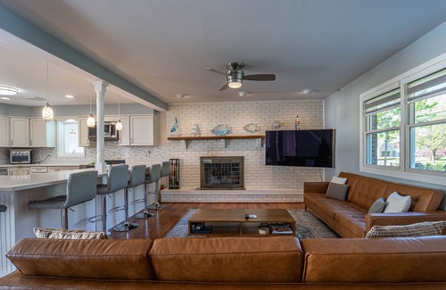 Stevensville House | Waterfront Home on the Chesapeake Bay with Pier only 30 min from naval academy