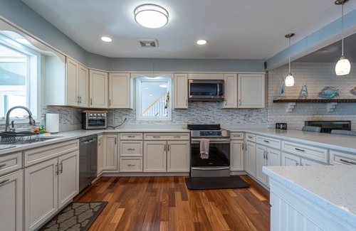 Stevensville House | Waterfront Home on the Chesapeake Bay with Pier only 30 min from naval academy
