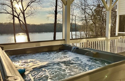 Barium Springs House | Waterfront home sauna, hot tub, BOAT available