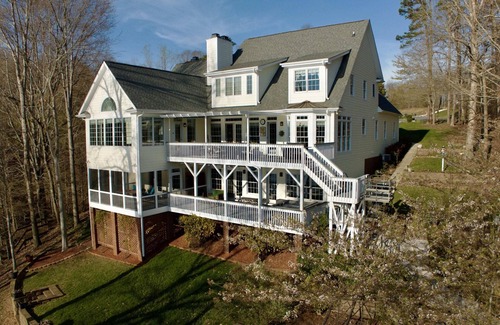 Barium Springs House | Waterfront home sauna, hot tub, BOAT available