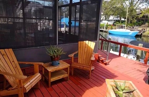 Riverhaven Village House | Waterfront home