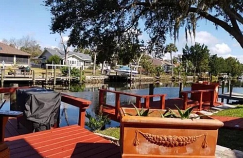 Riverhaven Village House | Waterfront home