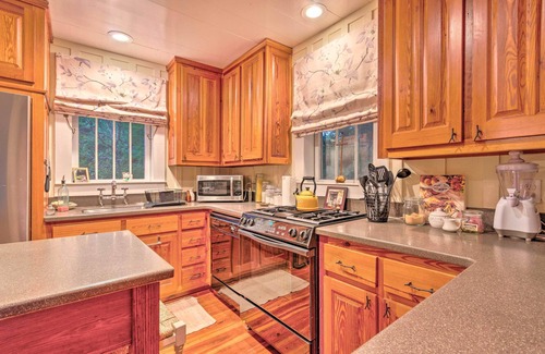 Mirror Lake Cabin | Waterfront Home w/Boat Dock on Mirror Lake!