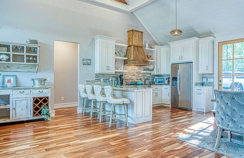 Counce House | Waterfront Home W/Dock, 5 Bedroom with Hot Tub! One mile from Aqua Yacht!