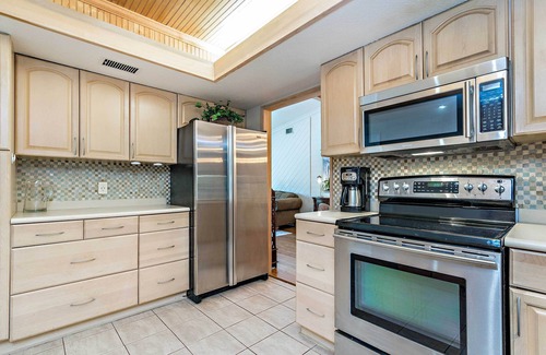 Lake Worth House | Waterfront Home w/Hot Tub: Near West Palm Beach