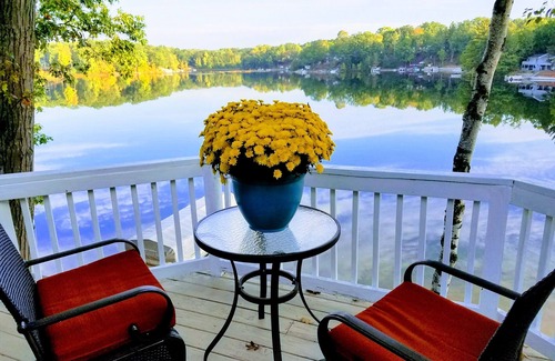 Farwell House | Waterfront home with breathtaking panoramic view of all sports lake