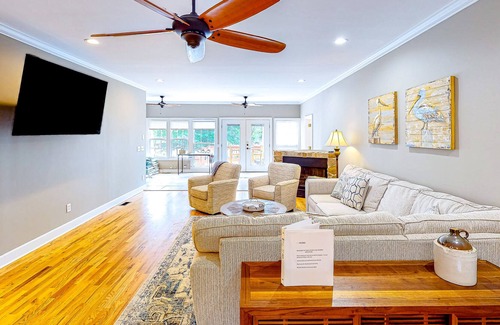 Leesville House | Waterfront home with private dock, boat ramp, large deck, grill, & W/D