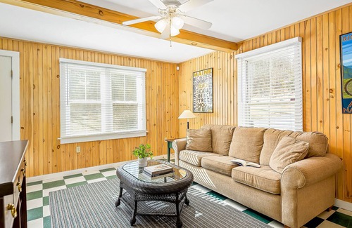 Northport Cottage | Waterfront home with beautiful bay views - dog-friendly, snowbird-friendly