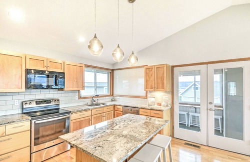 Belfair House | WATERFRONT! Hood Canal Home, Private Beach w/Kayaks, Paddleboards. Kid Friendly