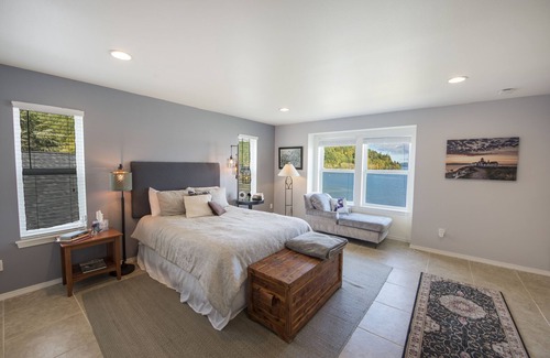 Hoodsport House | Waterfront Hood Canal Farmhouse - Oysters, Kayak, & Paddleboards!
