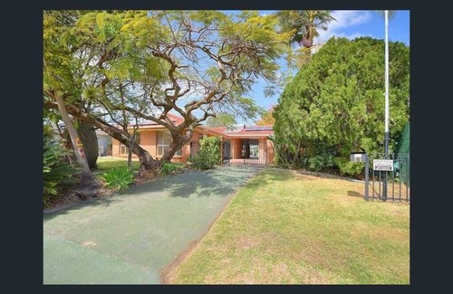Mermaid Waters House | Waterfront House Mermaid Waters
