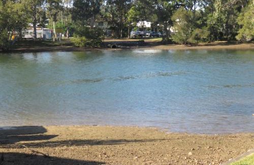 Currumbin Waters House | Waterfront house in Currumbin