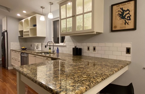 Bonney Lake House | Waterfront House on Lake Tapps - Direct Lake Access