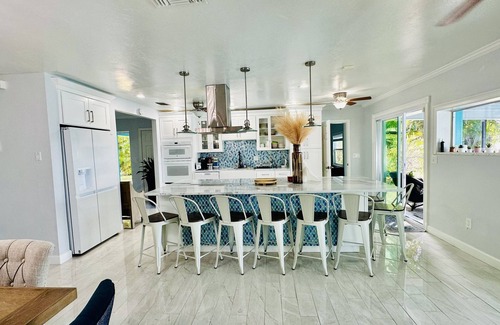 Rainbow Groves House | Waterfront House with Heated Pool, Jacuzzi & Private Dock