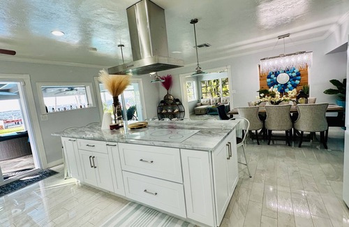 Rainbow Groves House | Waterfront House with Heated Pool, Jacuzzi & Private Dock