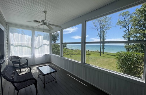 Sterling House | Waterfront house with amazing views of Lake Ontario and Sunsets