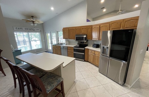 Eight Lakes House | Waterfront, Infinity Pool, BOAT Included in price, Pool Table/Ping Pong, SUPs