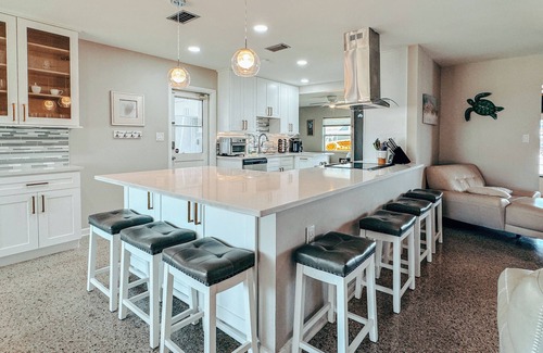 Bay Crest Park House | Waterfront~Kayaks~Boat Tie Off~Heart of Tampa~Boat Cruises~Kayak to Lunch on Bay