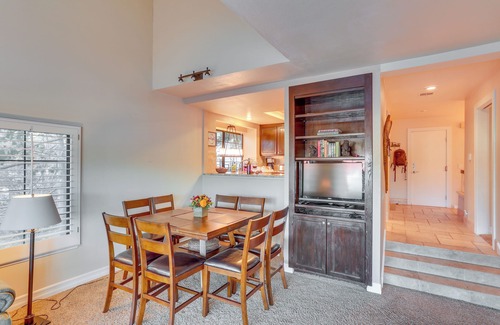 Lake Arrowhead Apartment | Waterfront Lake Arrowhead Townhome w/Balconies!