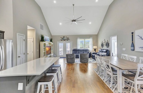 Townville House | Waterfront Lake Hartwell home with dock in place! 30 min to Clemson