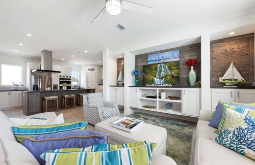 Taylor Creek House | Waterfront Lake House | Lake Access | King Bed