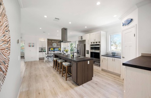 Taylor Creek House | Waterfront Lake House | Lake Access | King Bed