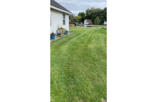 Oshkosh House | Waterfront Lake House, Kayaks and Large Yard