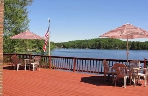 Brownfield House | Waterfront Lake House Perfect for any Season
