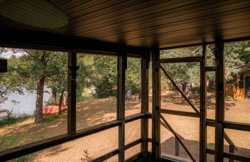 Oxford House | Waterfront lake house with dock, gazebo, kayaks, firepit, & central AC