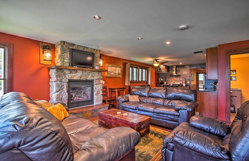 Newville House | Waterfront Lake Koshkonong Home w/Pier & Fire Pit