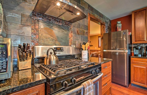 Newville House | Waterfront Lake Koshkonong Home w/Pier & Fire Pit