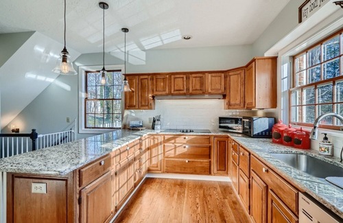 Gainesville House | Waterfront Lake Lanier - Private Dock & Fire Pit space for the whole family!