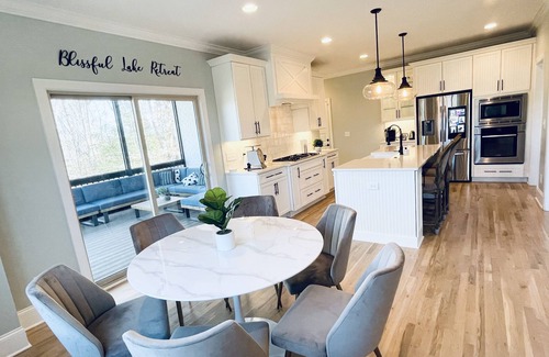 Sherrills Ford House | Waterfront Lake Norman - Sleeps 10, Hot Tub, 2kayaks, pedal boat, paddle board