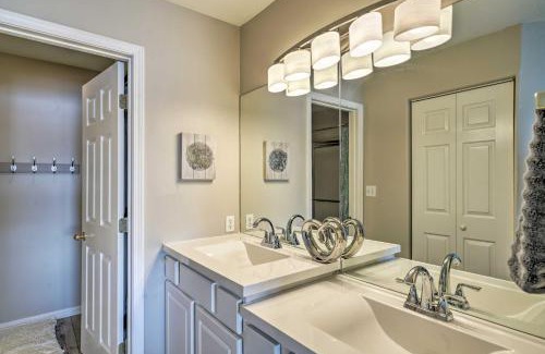 Lake Ozark Apartment | Waterfront Lake Ozark Condo with Pool Access
