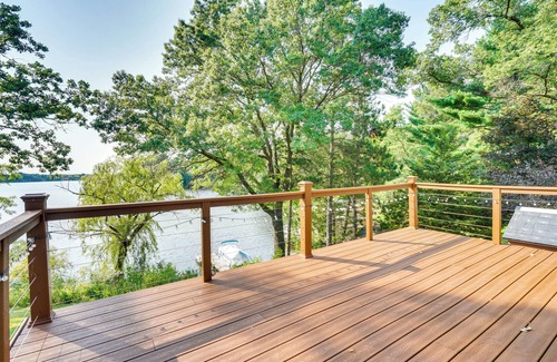 Chippewa Falls House | Waterfront Lake Wissota Retreat: Dock & Deck!