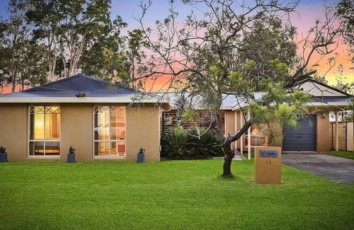 Chittaway Bay House | Waterfront Lakehouse Hot Tub Kayaks Paddle Board