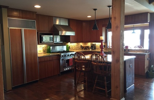 Cumming House | Waterfront Lakehouse 4bd,3.5ba,Deep Water Double Deck Dock, Lrg 6 person Jacuzzi
