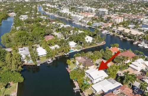 Hendricks and Venice Isles Cottage | Waterfront Las Olas Cottage with Private Dock & Pool