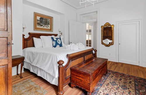 South of Broad Apartment | Waterfront living at its finest! Gorgeous 1bd/1ba