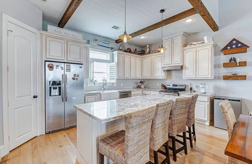 Galveston House | Waterfront living and fishing enthusiasts! Fish and crab from the backyard.