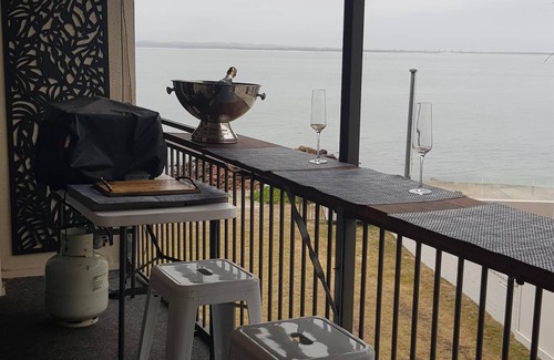 Port Stephens Council Apartment | Waterfront location - 2 bed renovated apartment in Corlette, Port Stephens