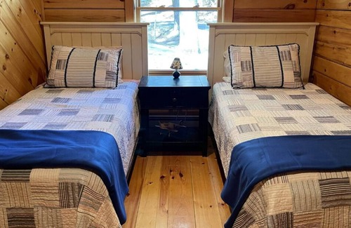 Nobleboro House | Waterfront Log Home, Dock, Child-Friendly Beach, High Speed Internet